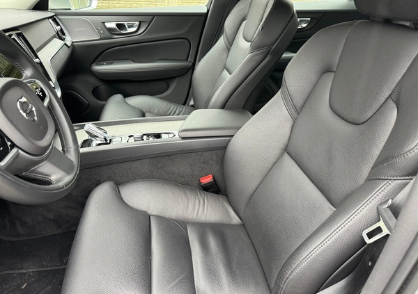 Volvo V60 cena 139999 przebieg: 120000, rok produkcji 2021 z Gdańsk małe 352